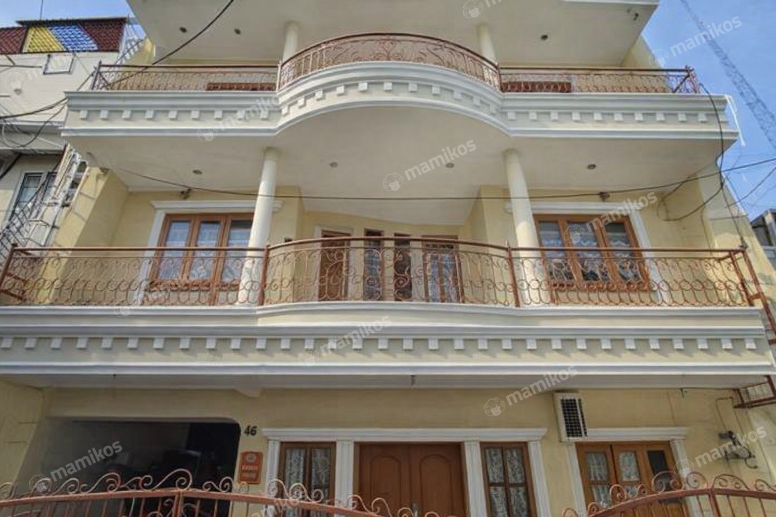 Rumah 8 Kamar Tidur 8 Kamar Mandi 3 Lantai Tanjung Duren Jakarta Barat