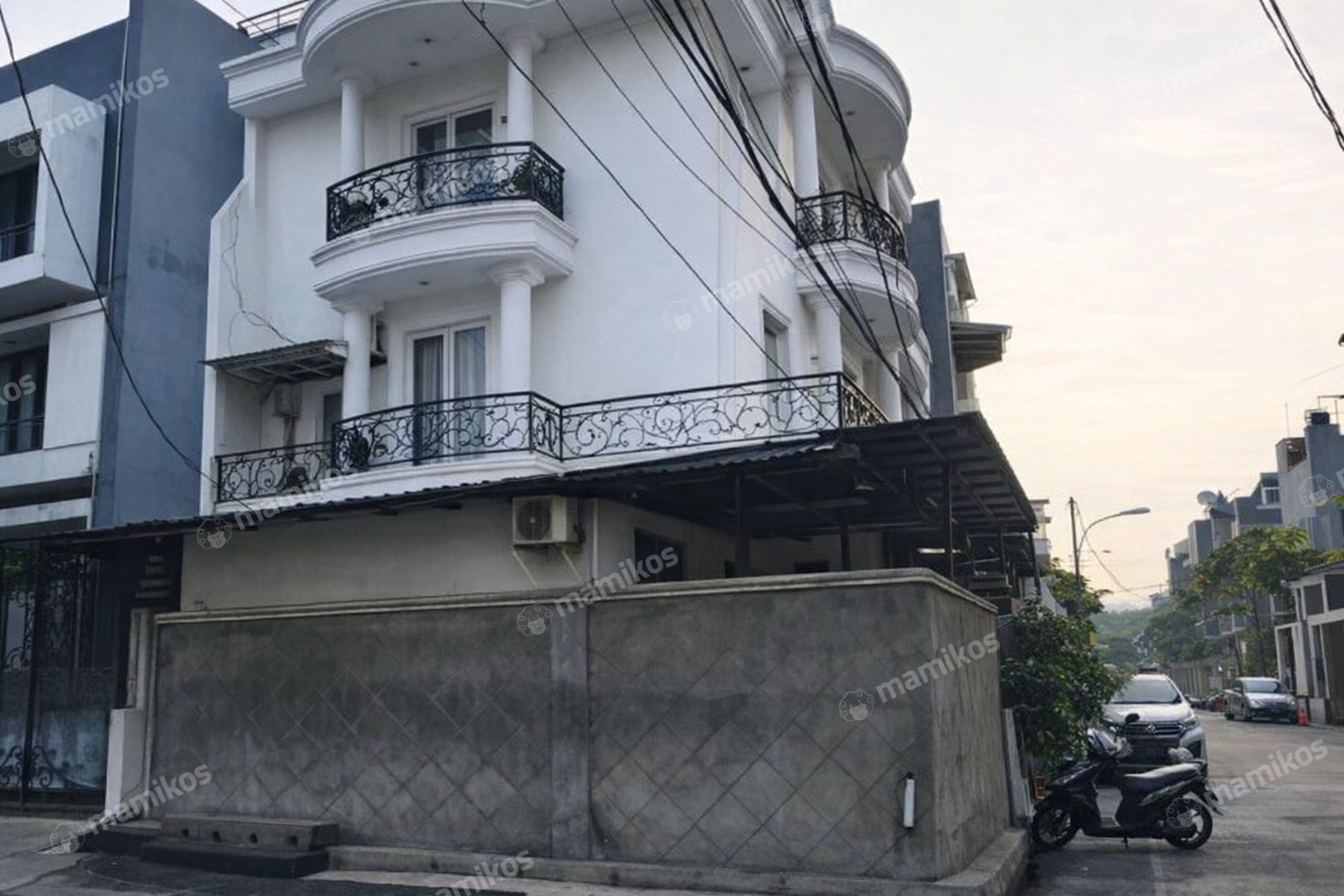 Rumah Sertifikat SHM 7 Kamar Tidur 6 Kamar Mandi Sunter Jakarta Utara