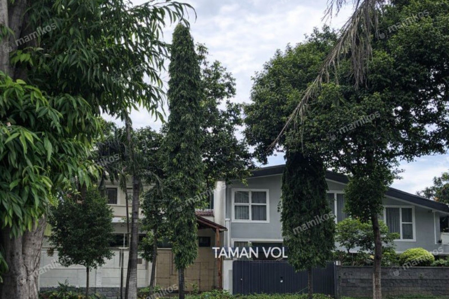 Rumah Sertifikat SHM 2 Kamar Tidur 1 Kamar Mandi Gudang Peluru Jakarta Selatan