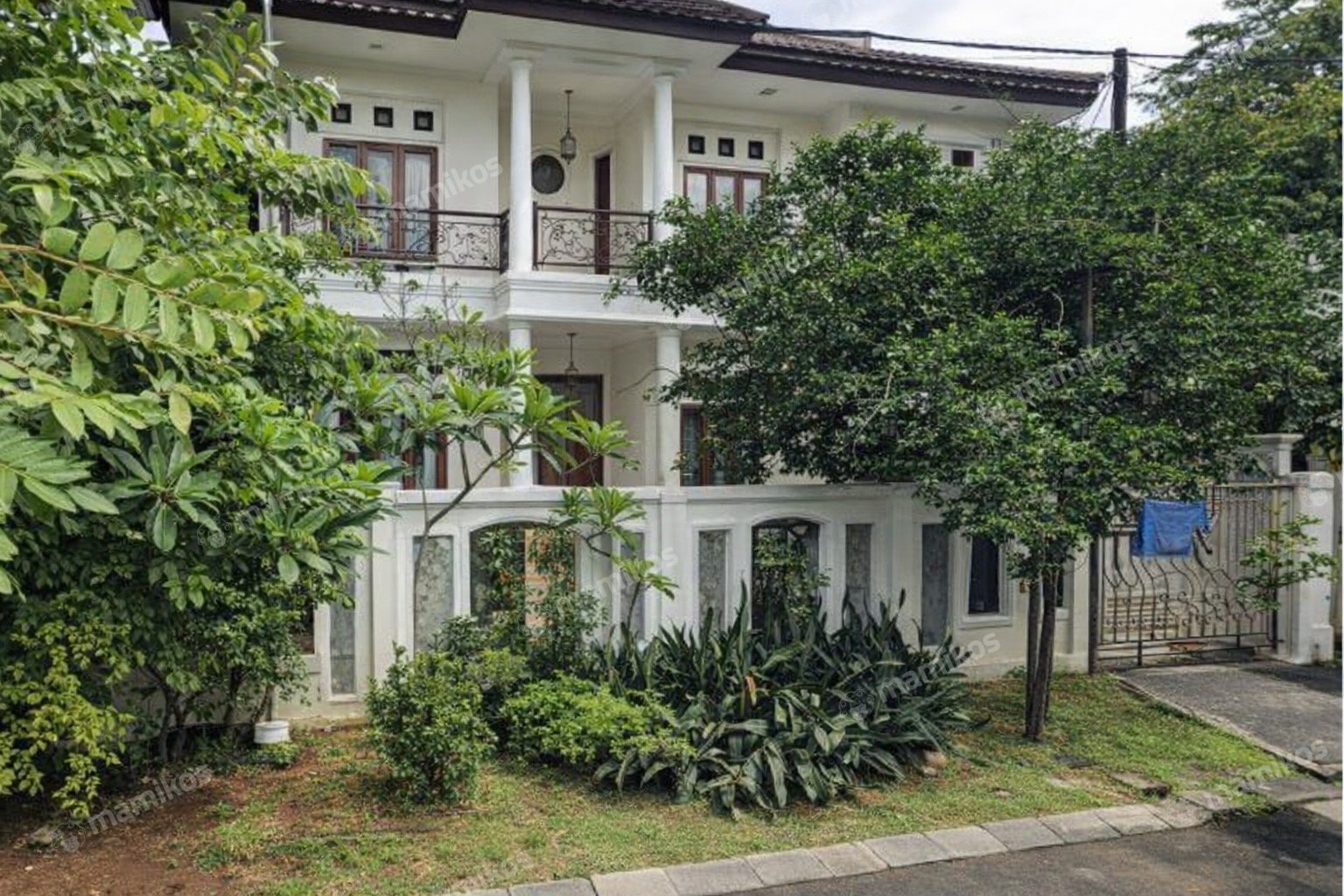 Rumah Sertifikat SHM 5 Kamar Tidur 4 Kamar Mandi Cibubur Jakarta Timur