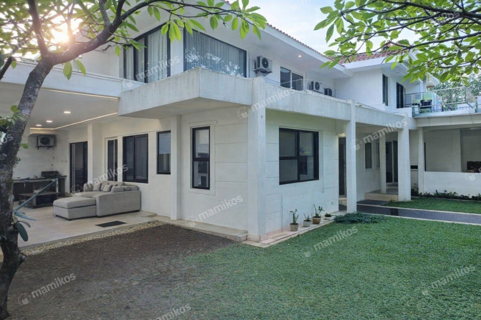 Rumah Sertifikat SHM 9 Kamar Tidur 4 Kamar Mandi Kebayoran Baru Jakarta Selatan