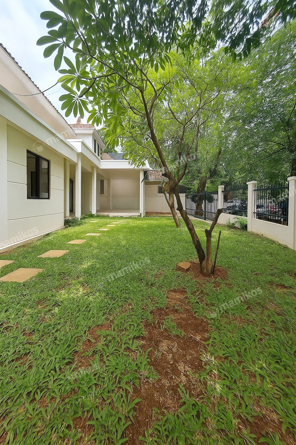 Rumah Sertifikat SHM 9 Kamar Tidur 4 Kamar Mandi Kebayoran Baru Jakarta Selatan - Photo 2