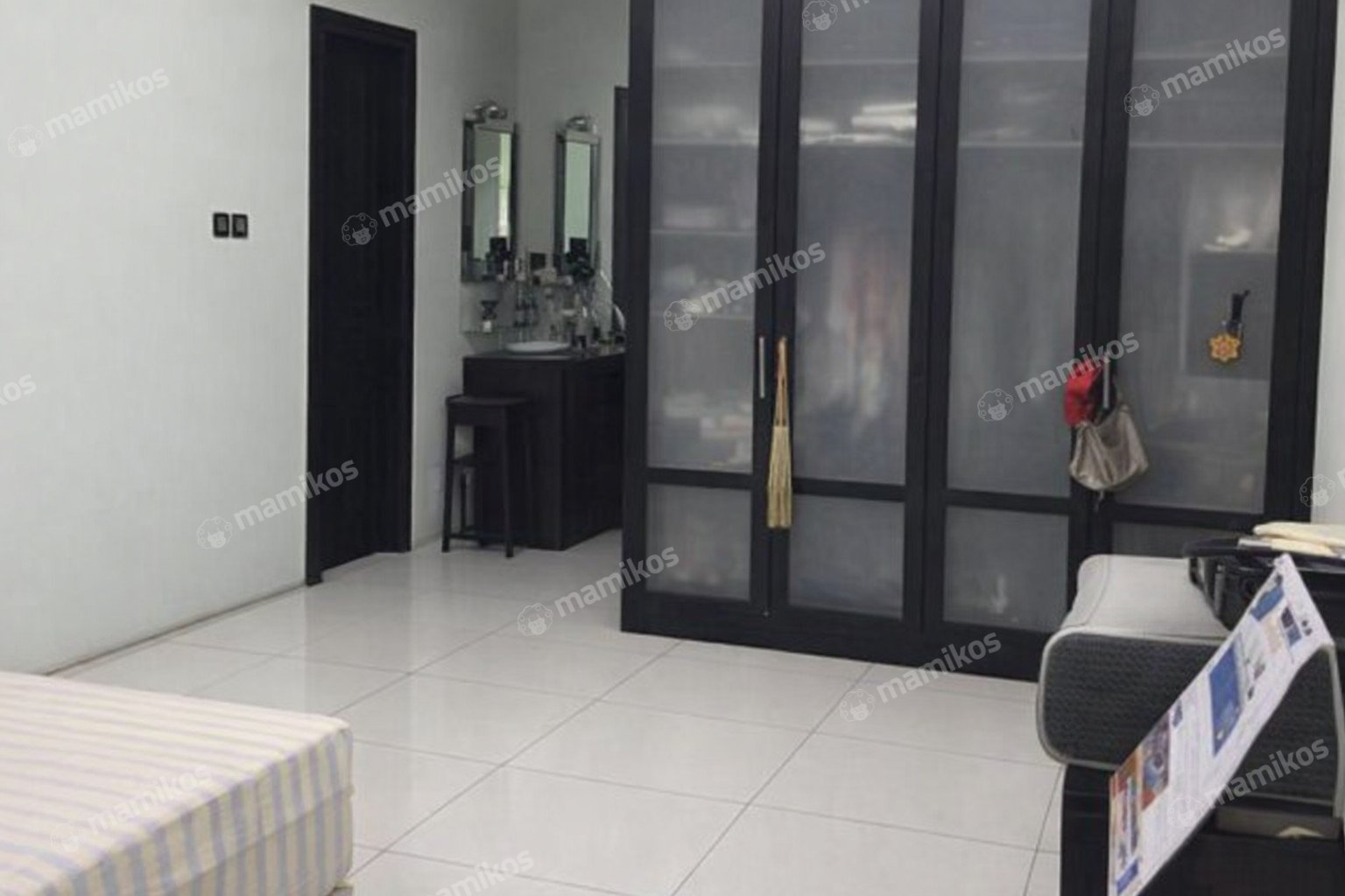 Rumah Sertifikat SHM 5 Kamar Tidur 4 Kamar Mandi Puri Indah Jakarta Barat