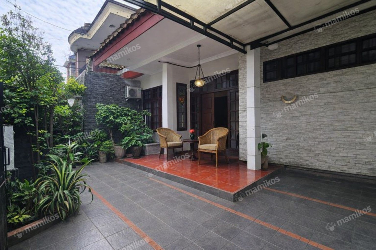 Rumah Sertifikat SHM 5 Kamar Tidur 2 Kamar Mandi SCBD Jakarta Selatan