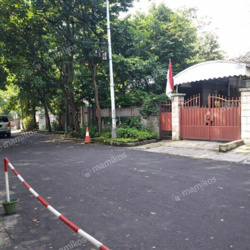 Rumah Sertifikat SHM 4 Kamar Tidur 4 Kamar Mandi Kebayoran Baru Jakarta Selatan - Photo 2