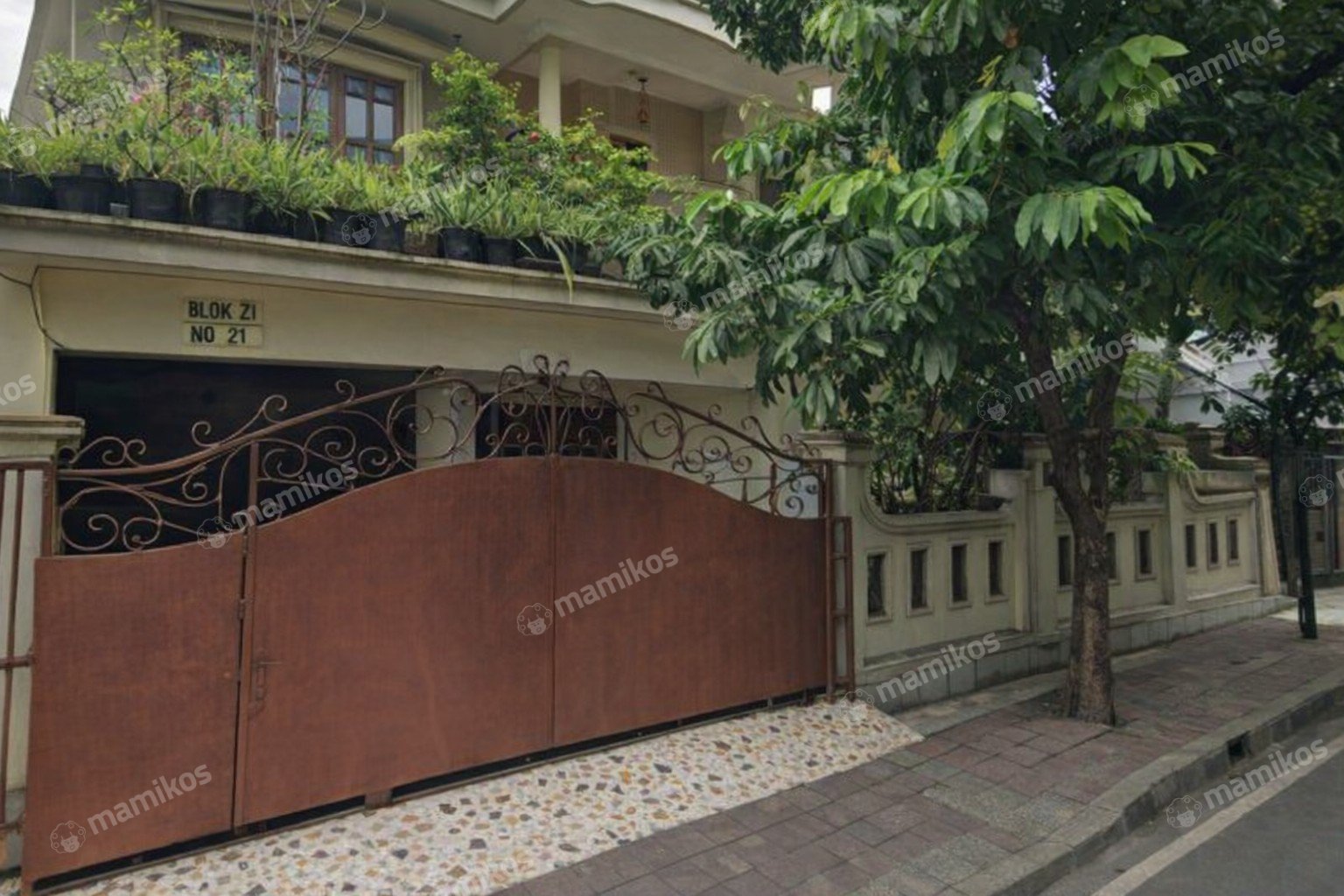 Rumah Sertifikat SHM 7 Kamar Tidur 6 Kamar Mandi Kav DKI Jakarta Barat