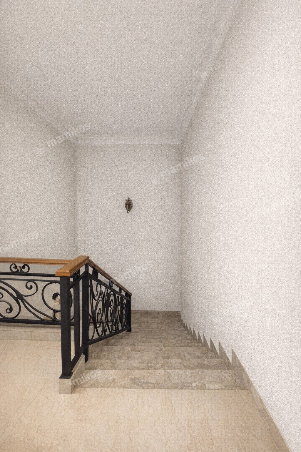 Rumah Sertifikat SHM 4 Kamar Tidur 4 Kamar Mandi Kebayoran Baru Jakarta Selatan - Photo 2