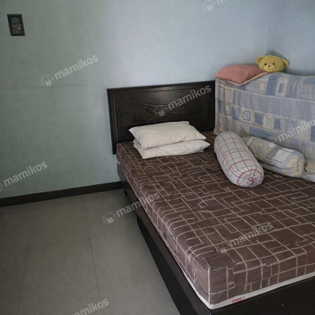 Rumah Sertifikat SHM 5 Kamar Tidur 4 Kamar Mandi Taman Ratu Jakarta Barat - Photo 4