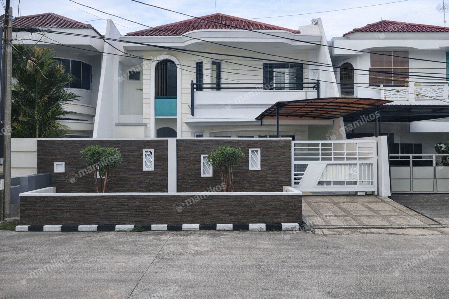 Rumah Sertifikat SHM 4 Kamar Tidur 4 Kamar Mandi Green garden Jakarta Barat
