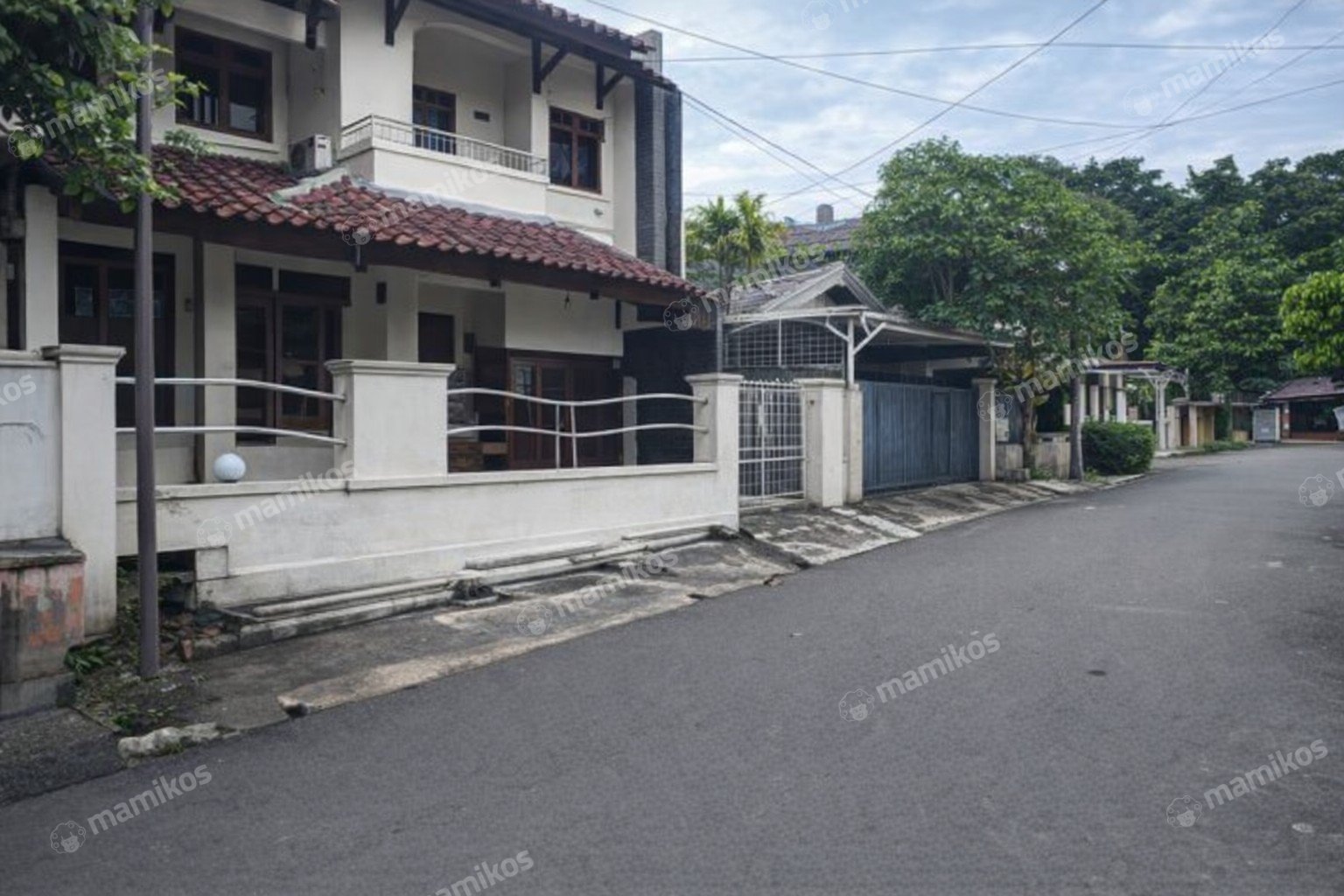 Rumah Sertifikat SHM 4 Kamar Tidur 3 Kamar Mandi Pondok Indah Jakarta Selatan