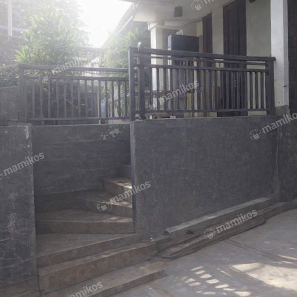 Rumah Sertifikat SHM 4 Kamar Tidur 3 Kamar Mandi Kembangan Jakarta Barat - Photo 2