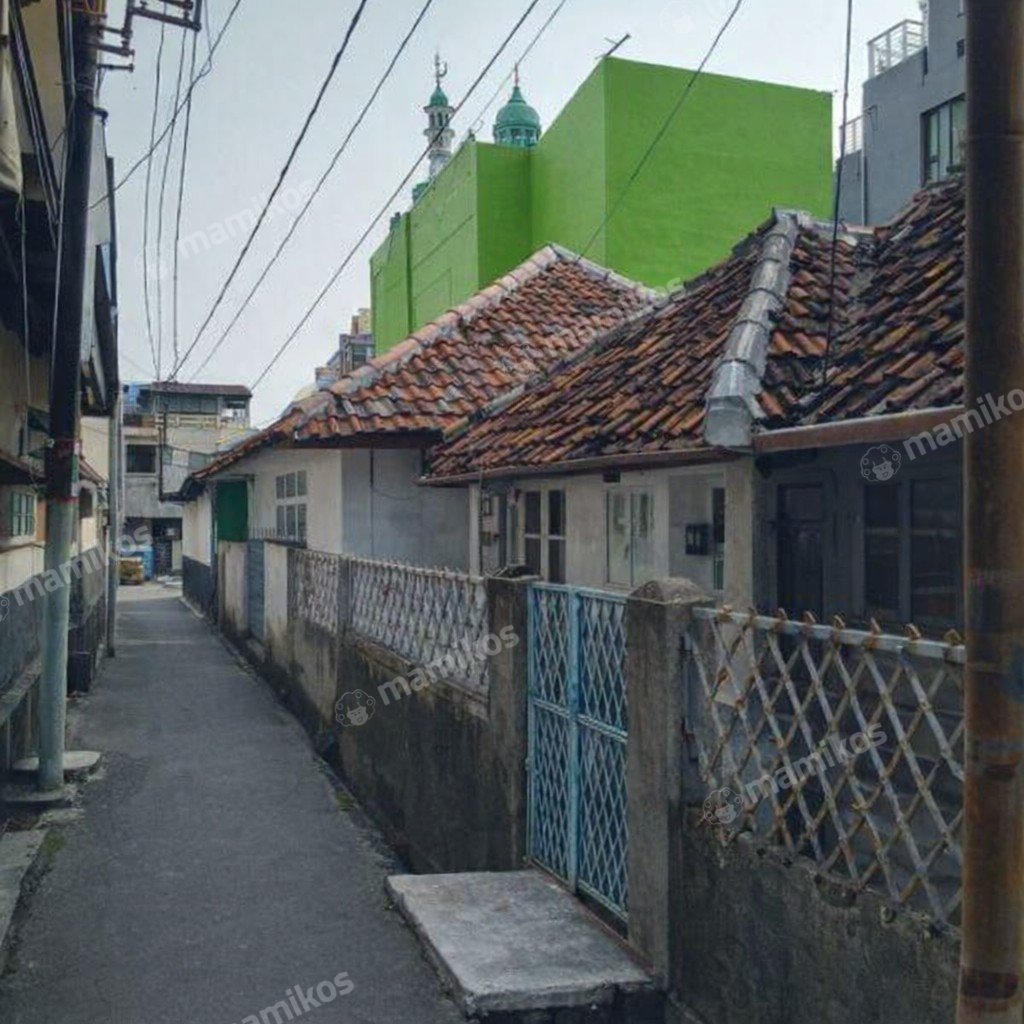 Rumah Sertifikat SHM 8 Kamar Tidur 2 Kamar Mandi Kebon Jeruk Jakarta Barat - Photo 3