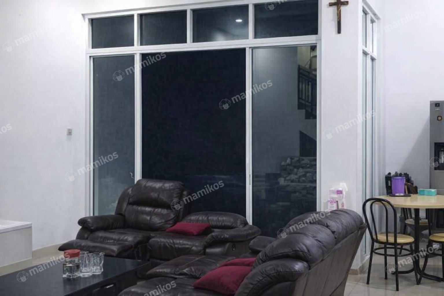 Rumah 4 Kamar Tidur 3 Kamar Mandi 2 Lantai Kebon Jeruk Jakarta Barat