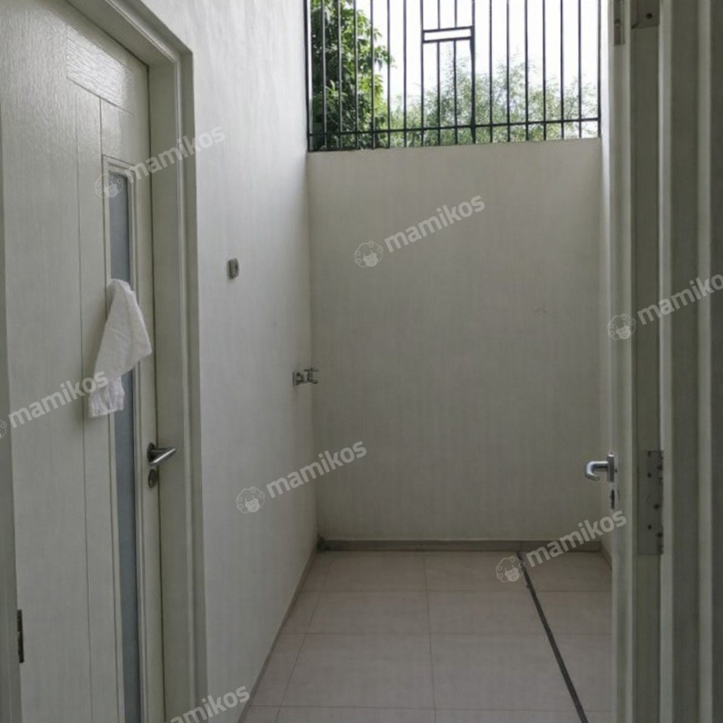 Rumah Sertifikat SHM 7 Kamar Tidur 4 Kamar Mandi Kota Wisata Jakarta Timur - Photo 5