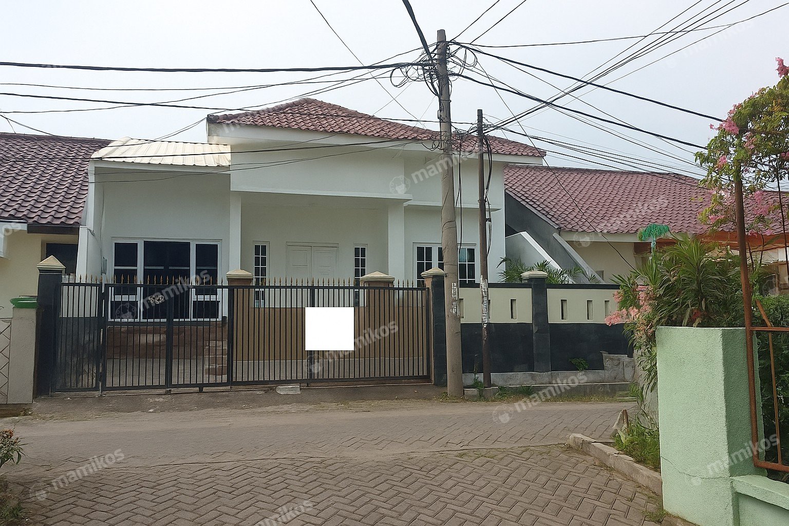 Rumah Sertifikat SHM 4 Kamar Tidur 3 Kamar Mandi Green Lake City Jakarta Barat