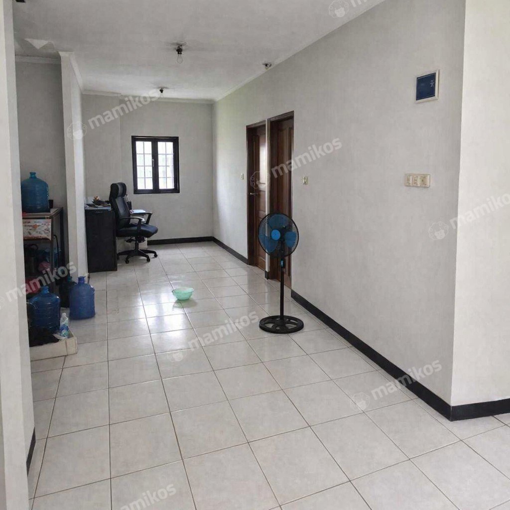 Rumah 7 Kamar Tidur 5 Kamar Mandi Kramat Jati Jakarta Timur - Photo 2