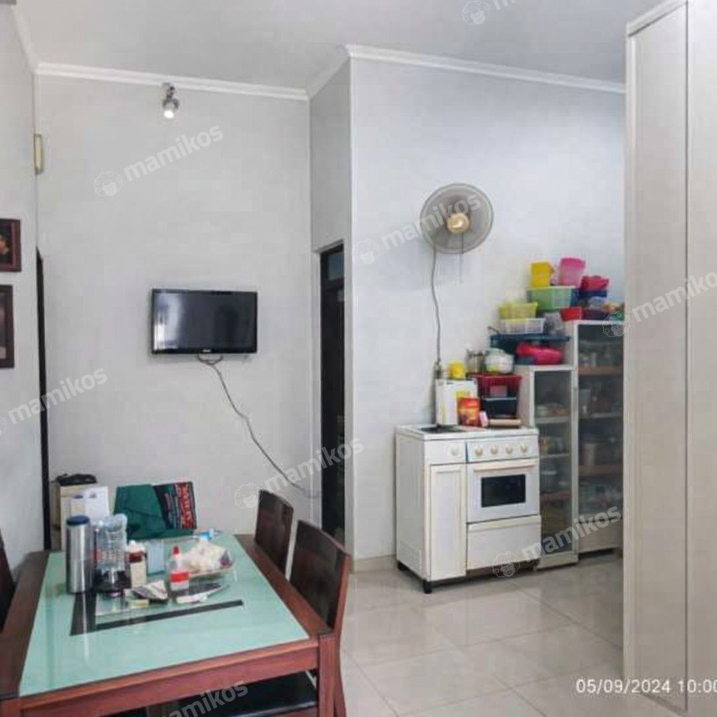 Rumah 7 Kamar Tidur 5 Kamar Mandi Kramat Jati Jakarta Timur - Photo 4