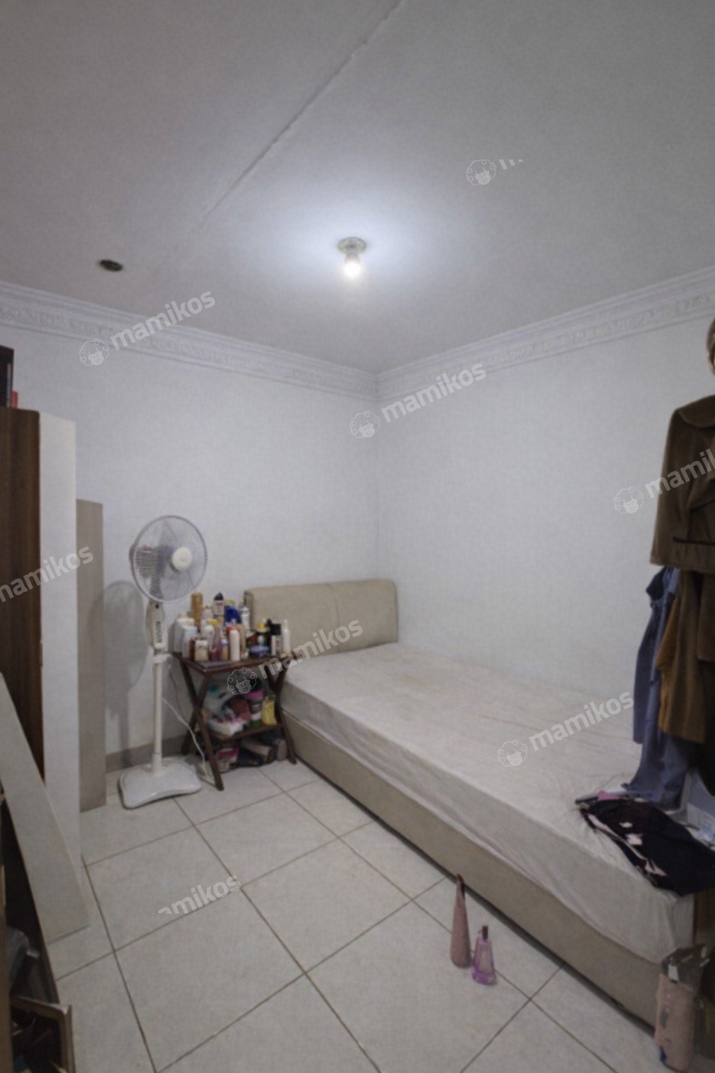 Rumah Sertifikat SHM 5 Kamar Tidur 4 Kamar Mandi Tomang Jakarta Barat - Photo 2