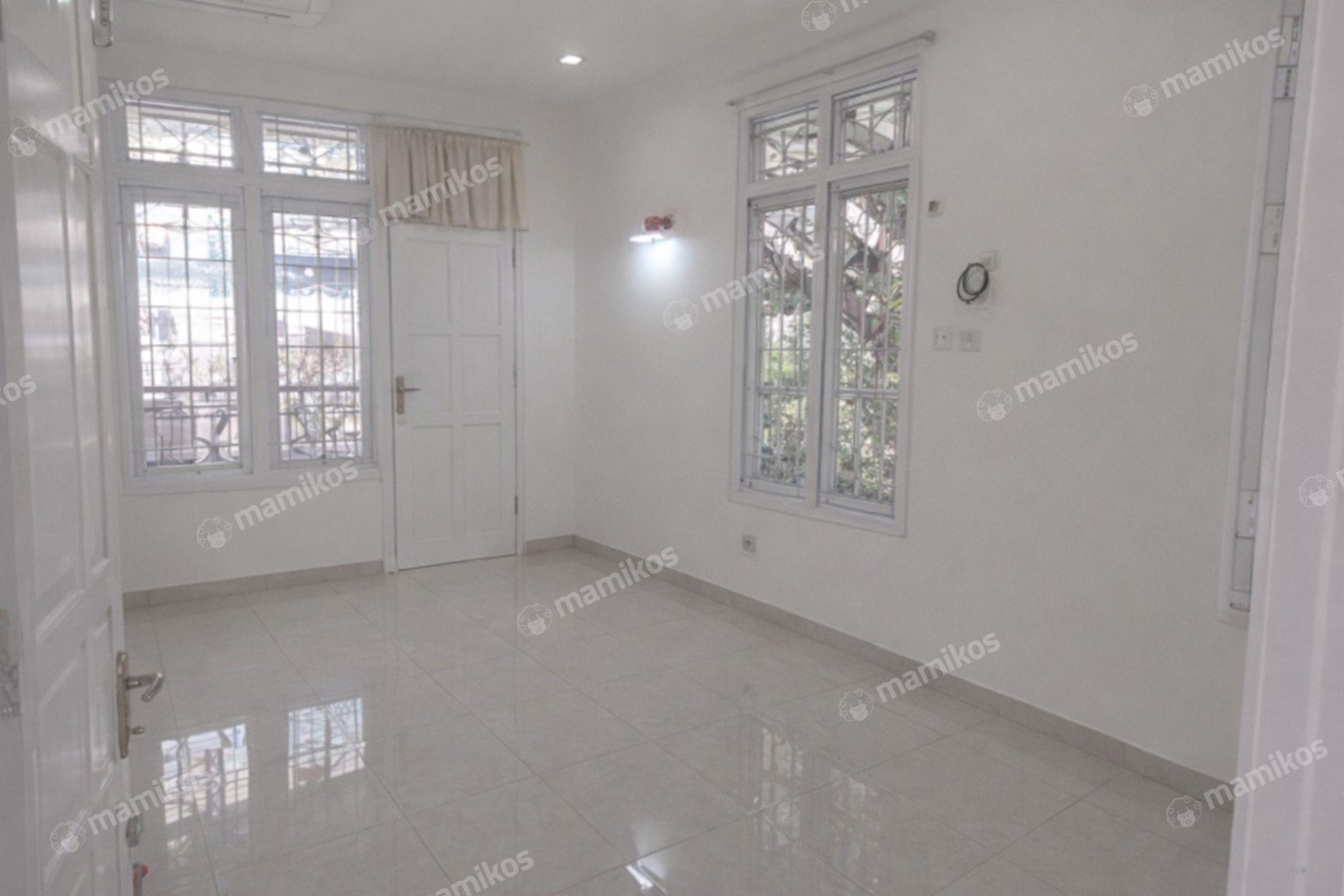 Rumah Sertifikat SHM 4 Kamar Tidur 2 Kamar Mandi Tanjung Duren Jakarta Barat - Photo 4
