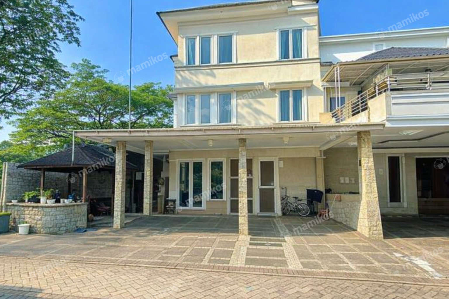 Rumah Sertifikat SHM 5 Kamar Tidur 4 Kamar Mandi Green Mansion Jakarta Barat