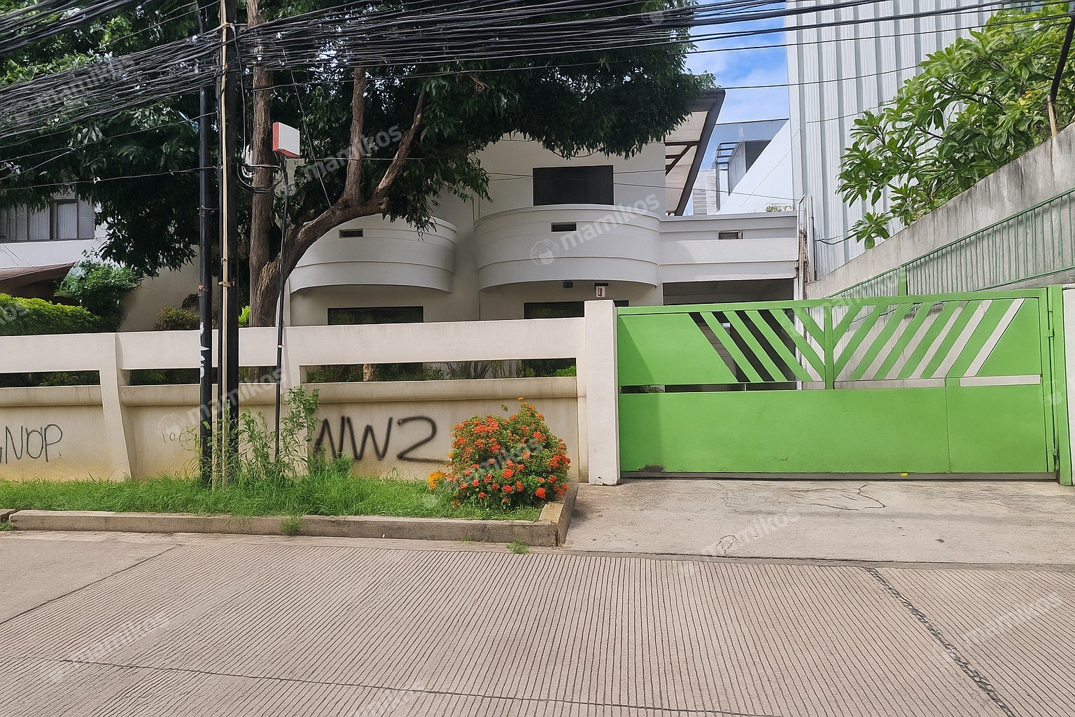 Rumah Sertifikat SHM 4 Kamar Tidur 3 Kamar Mandi Sunrise Garden Jakarta Barat