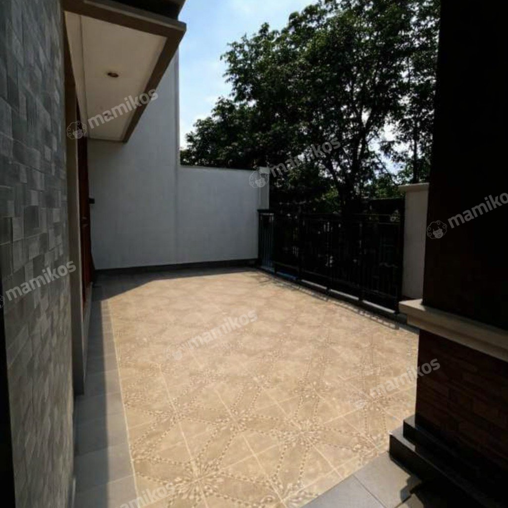 Rumah Sertifikat SHM 6 Kamar Tidur 6 Kamar Mandi Duren Sawit Jakarta Timur - Photo 2