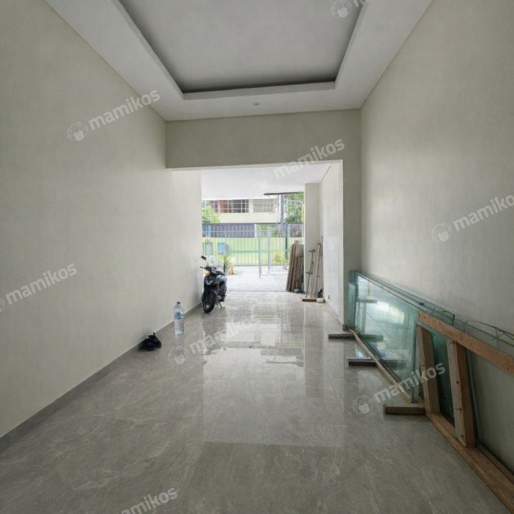 Rumah 5 Kamar Tidur 4 Kamar Mandi 4 Lantai Permata Buana Jakarta Barat - Photo 2