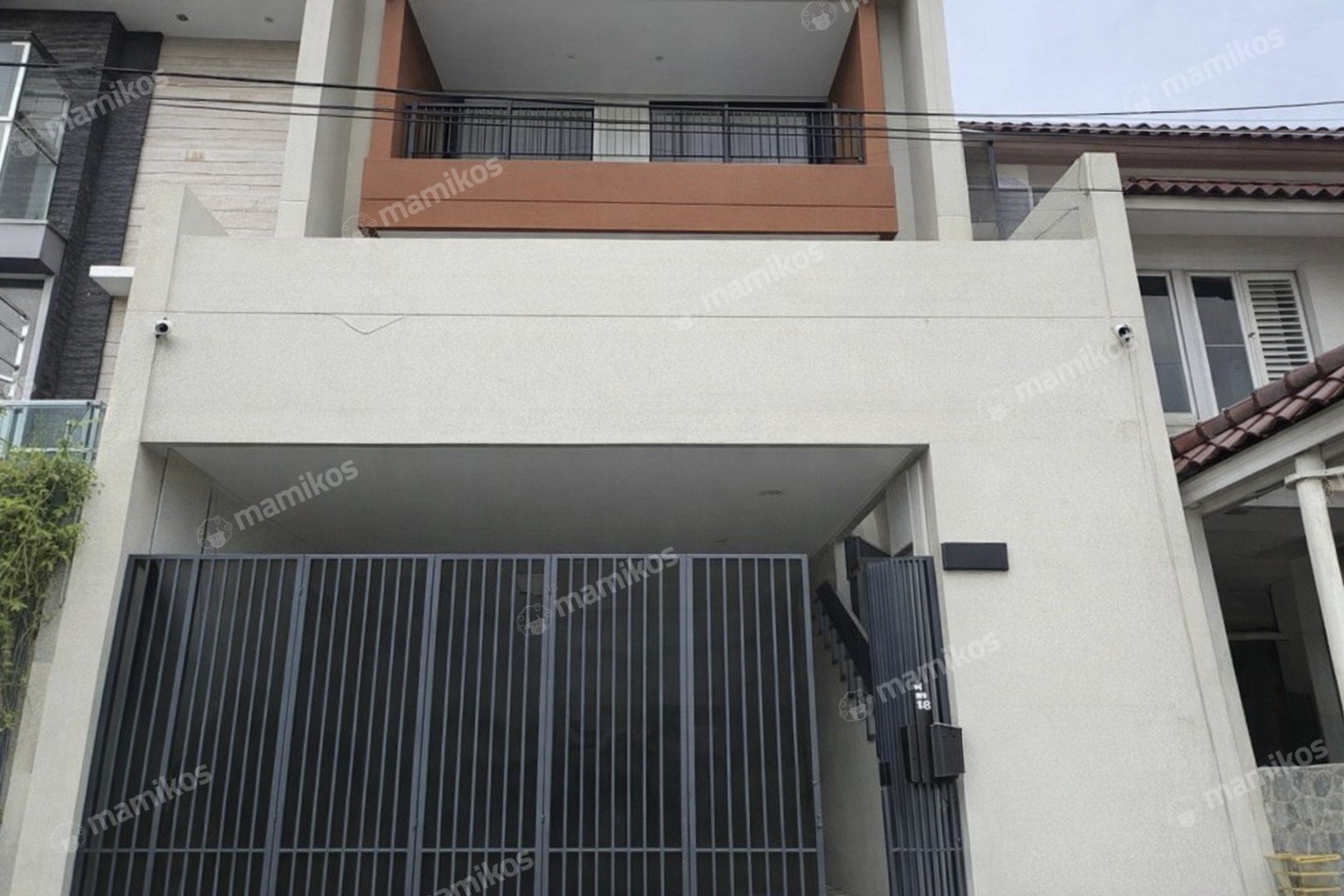 Rumah Sertifikat SHM 5 Kamar Tidur 4 Kamar Mandi Pulomas Jakarta Timur