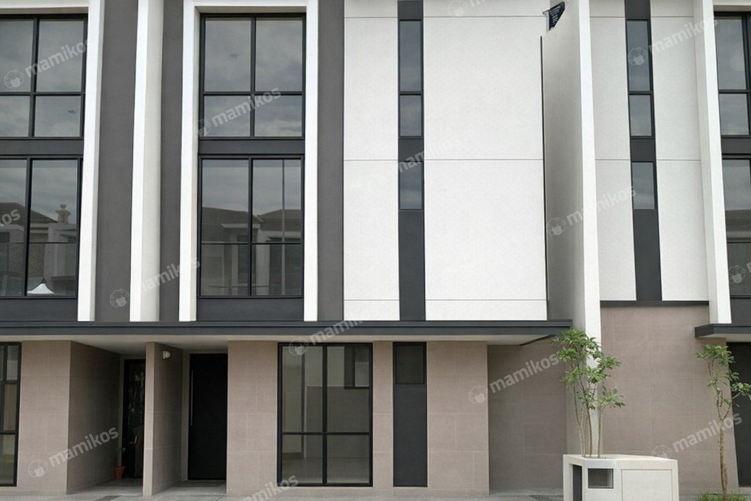 Rumah 4 Kamar Tidur 4 Kamar Mandi 3 Lantai Cakung Jakarta Timur