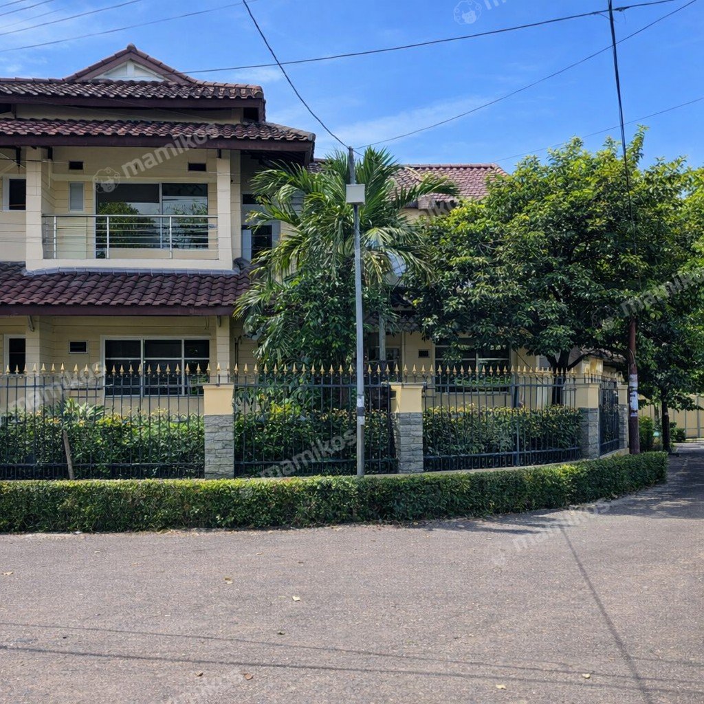 Rumah Sertifikat SHM 8 Kamar Tidur 7 Kamar Mandi Bintaro Jakarta Selatan - Photo 2