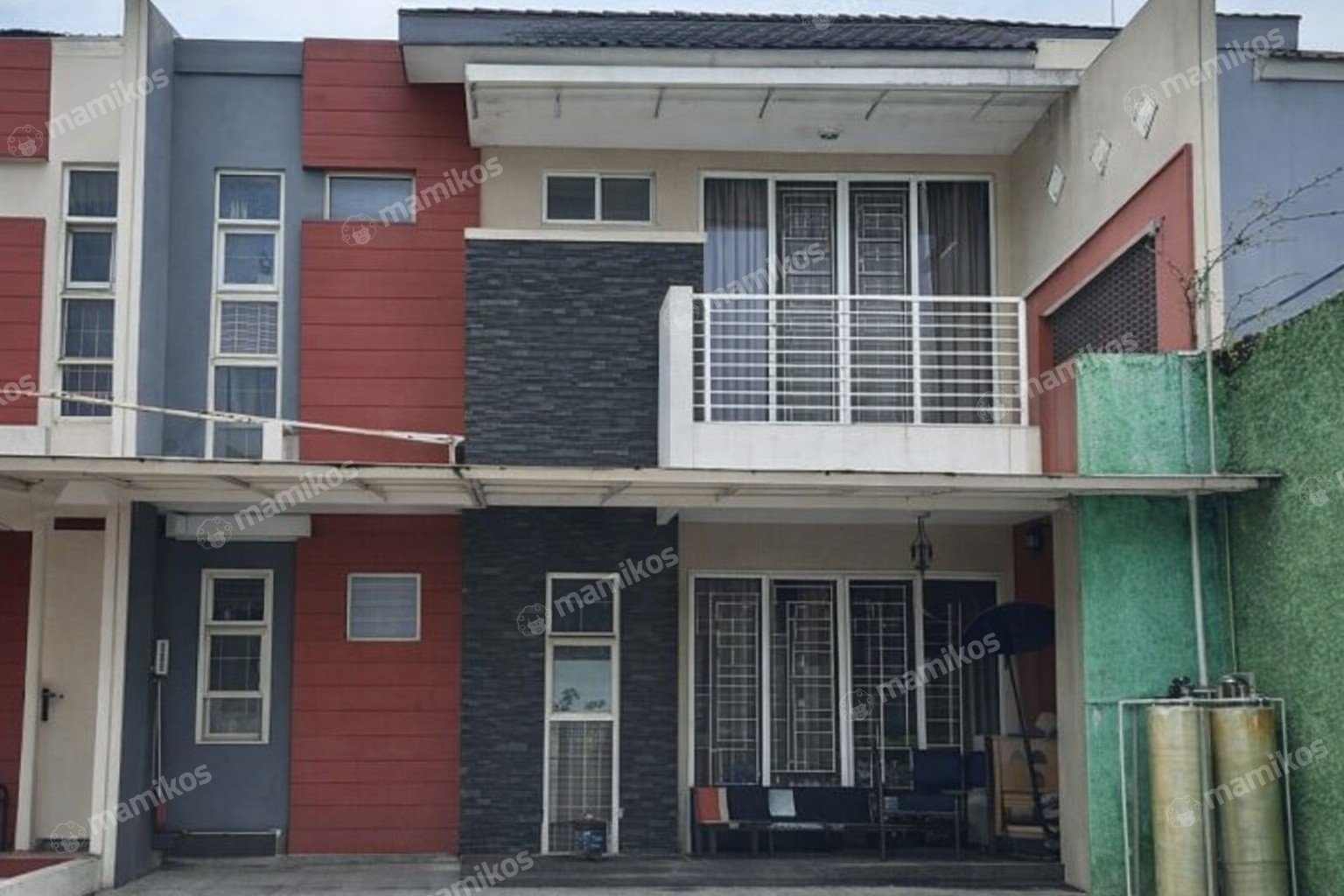 Rumah 6 Kamar Tidur 6 Kamar Mandi 3 Lantai Cengkareng Jakarta Barat