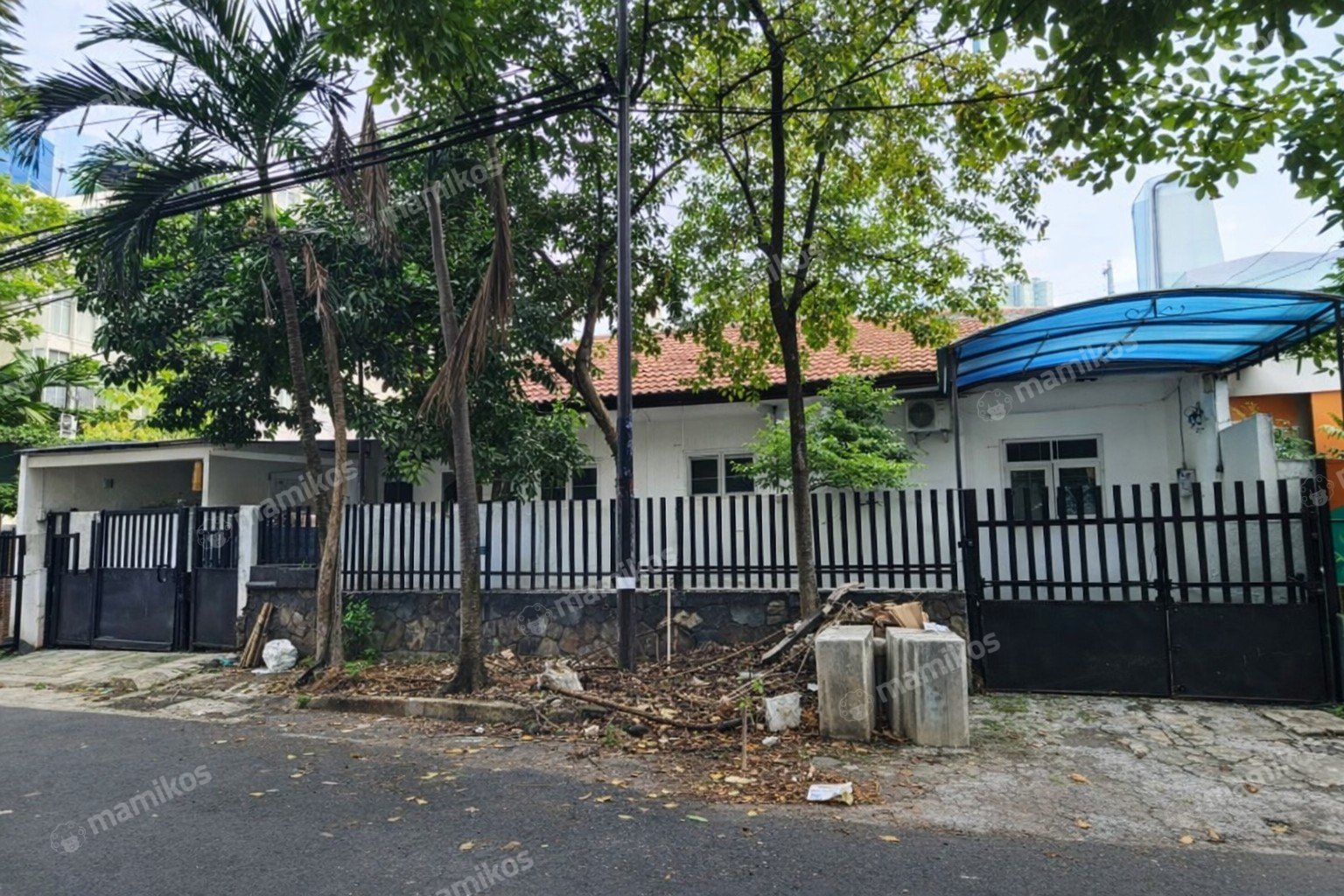 Rumah Sertifikat SHM 3 Kamar Tidur 3 Kamar Mandi Mega Kuningan Jakarta Selatan