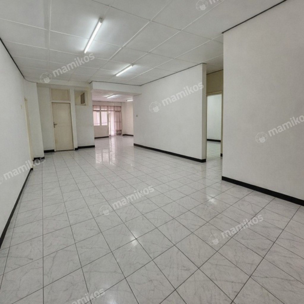 Rumah Sertifikat SHM 3 Kamar Tidur 3 Kamar Mandi Mega Kuningan Jakarta Selatan - Photo 2