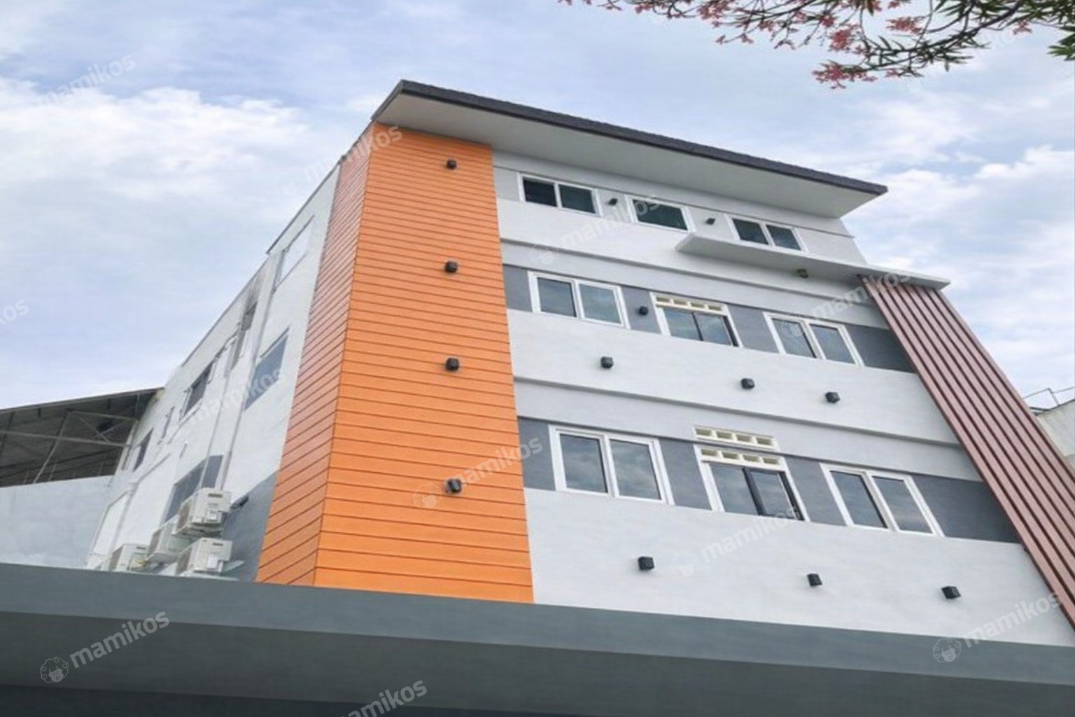 Rumah Sertifikat SHM 21 Kamar Tidur 21 Kamar Mandi Tomang Jakarta Barat