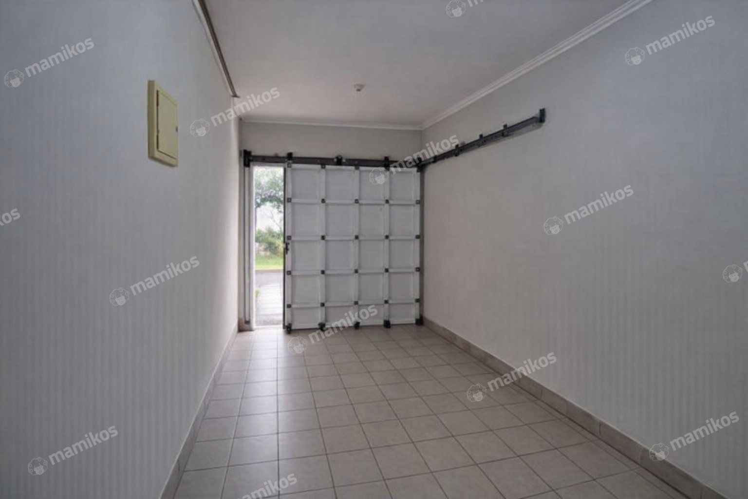 Rumah Sertifikat SHM 5 Kamar Tidur 4 Kamar Mandi Kota Wisata Jakarta Timur - Photo 2