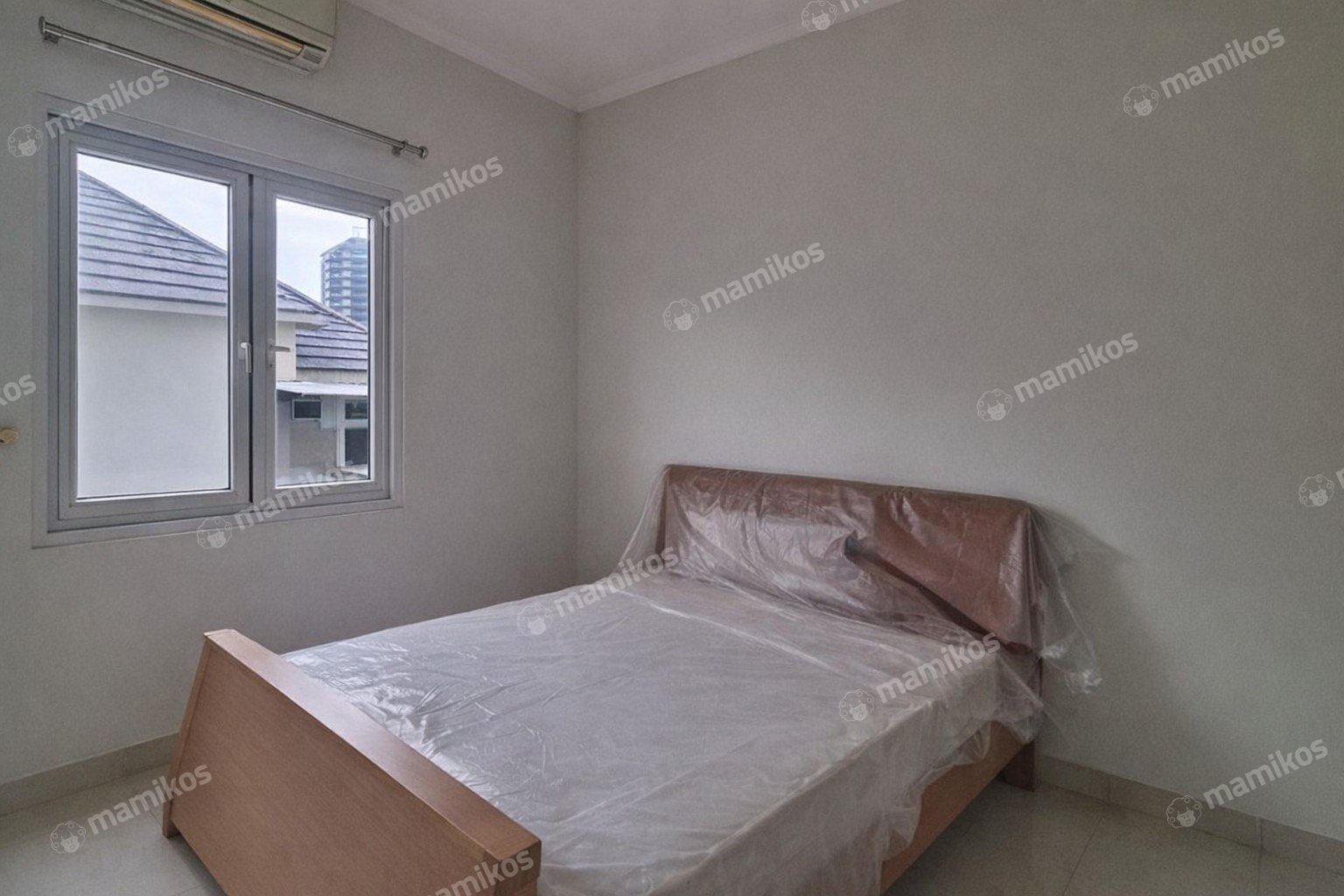 Rumah Sertifikat SHM 5 Kamar Tidur 4 Kamar Mandi Kota Wisata Jakarta Timur - Photo 4
