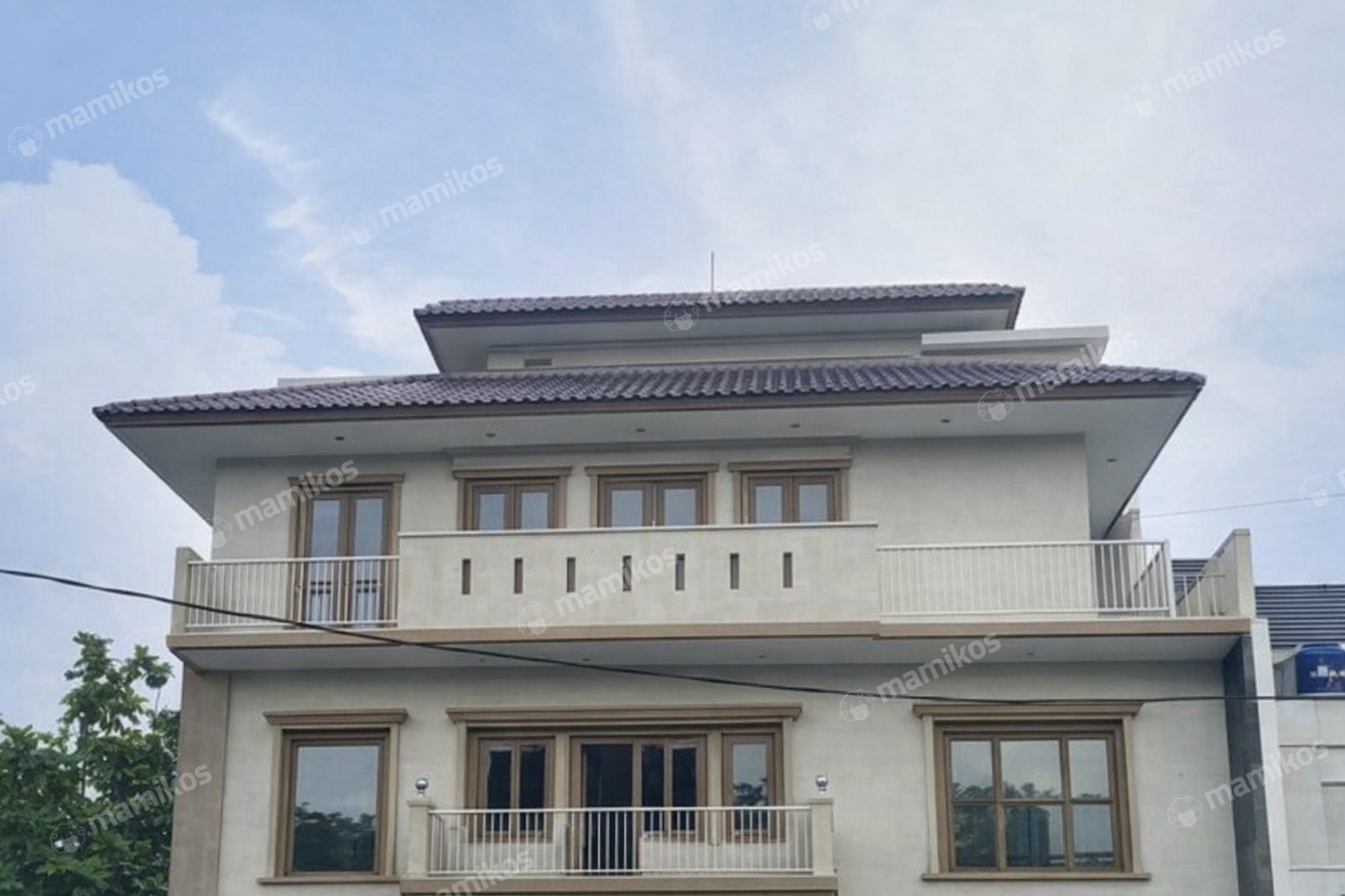 Rumah Sertifikat SHM 6 Kamar Tidur 4 Kamar Mandi Villa Meruya Jakarta Barat