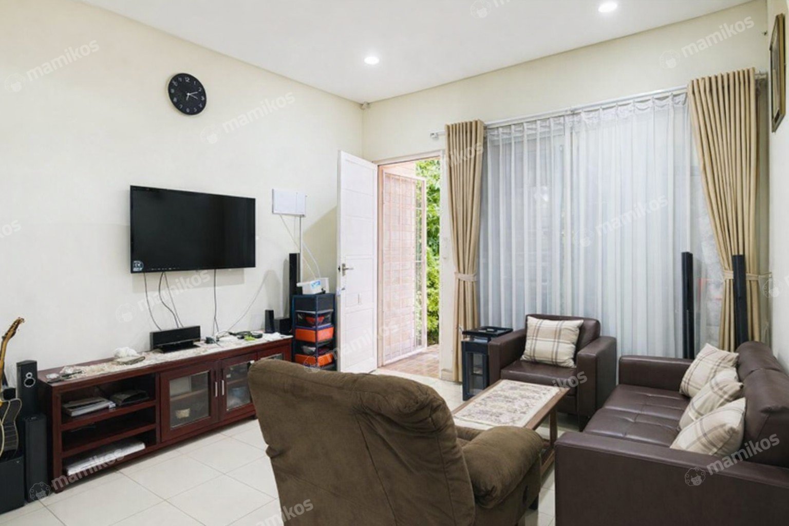 Rumah Sertifikat SHM 3 Kamar Tidur 3 Kamar Mandi Green Lake City Jakarta Barat