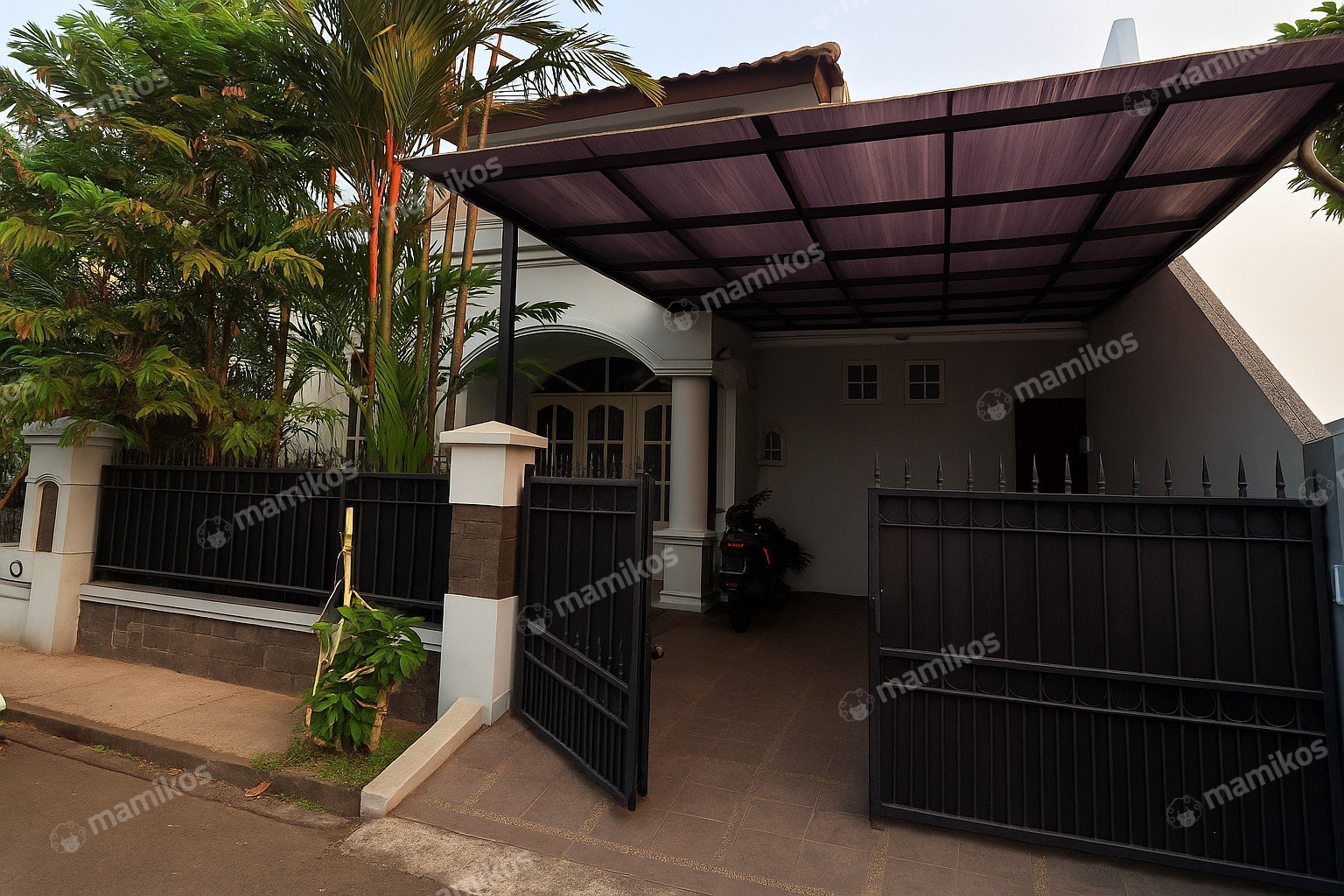 Rumah Sertifikat SHM 4 Kamar Tidur 2 Kamar Mandi Permata Buana Jakarta Barat