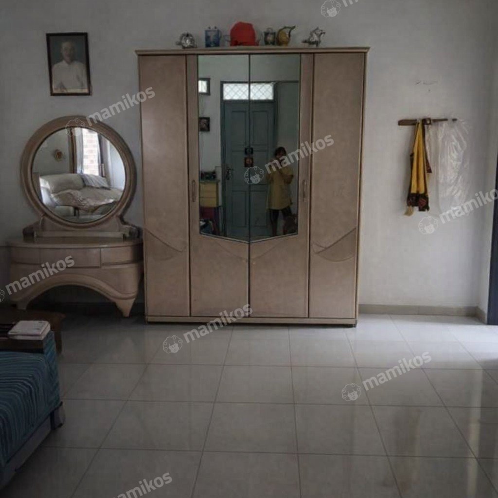 Rumah Sertifikat SHM 5 Kamar Tidur 4 Kamar Mandi Taman Ratu Jakarta Barat - Photo 3