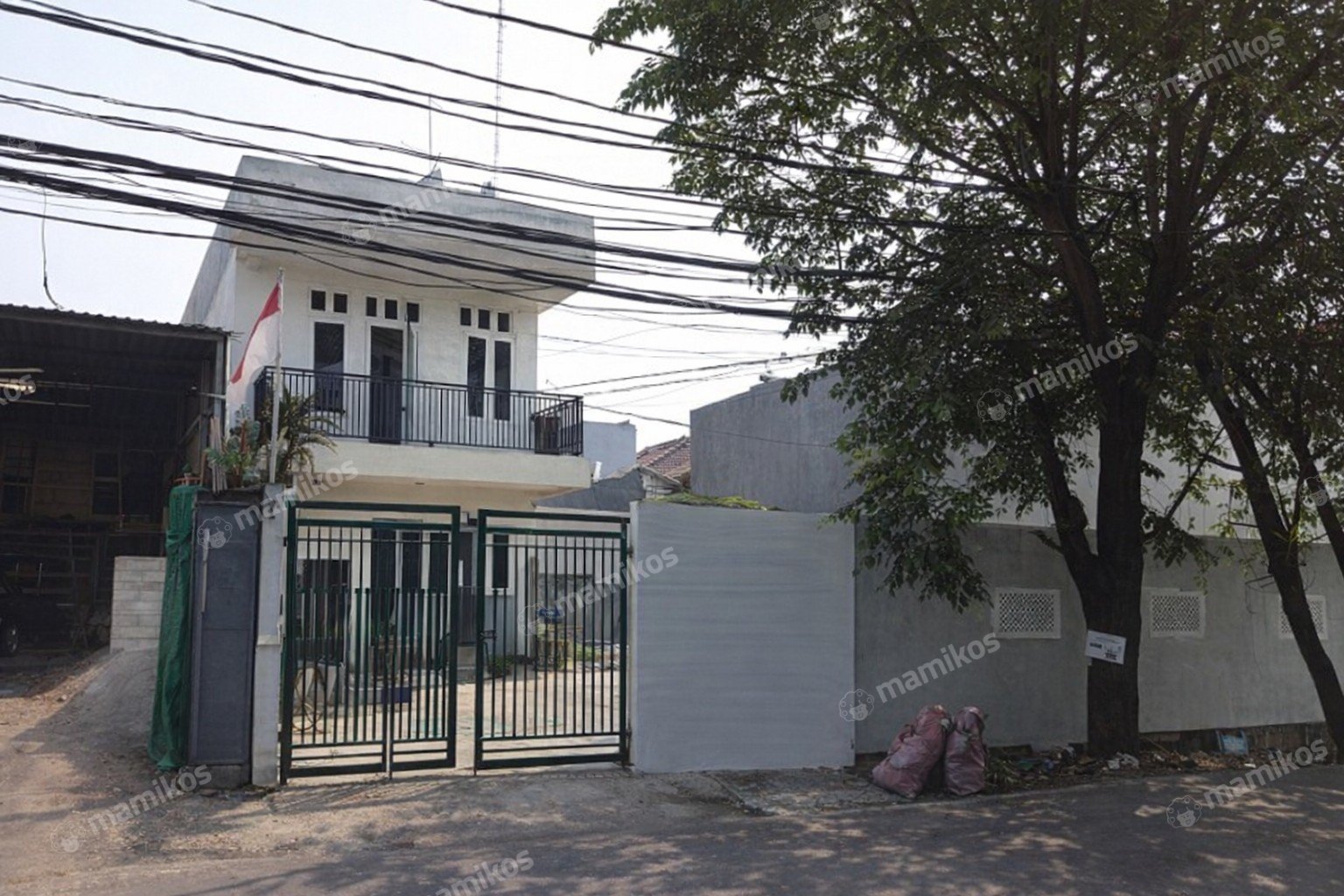 Rumah Sertifikat SHM 3 Kamar Tidur 3 Kamar Mandi Joglo Jakarta Barat