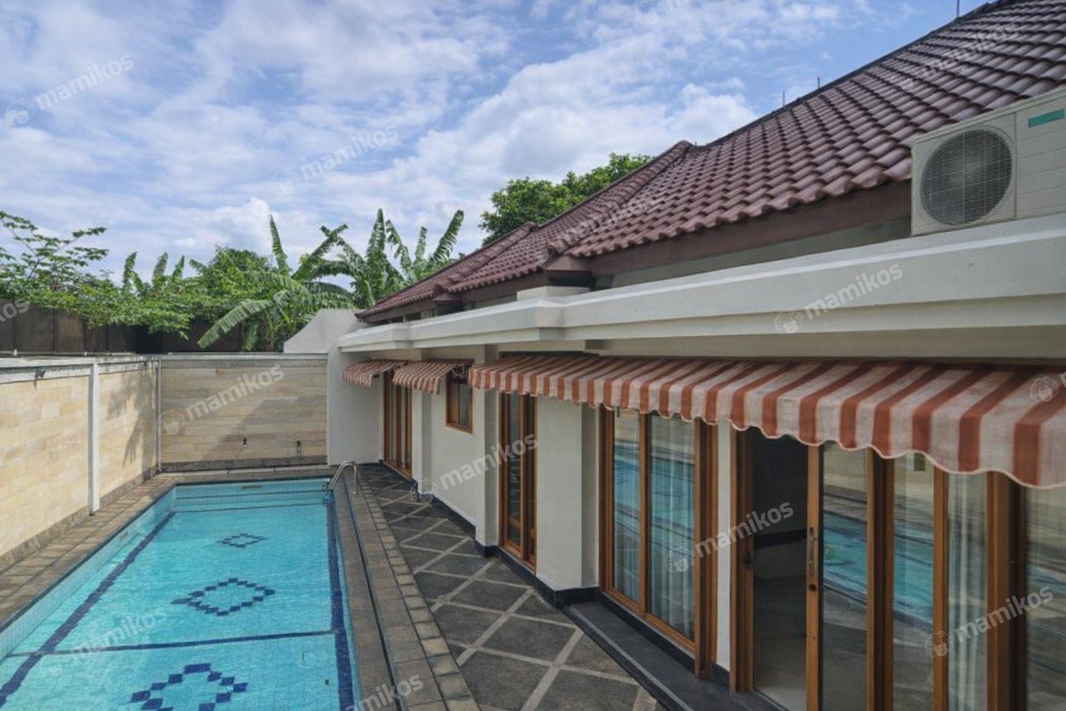 Rumah Sertifikat SHM 9 Kamar Tidur 7 Kamar Mandi Kemang Jakarta Selatan