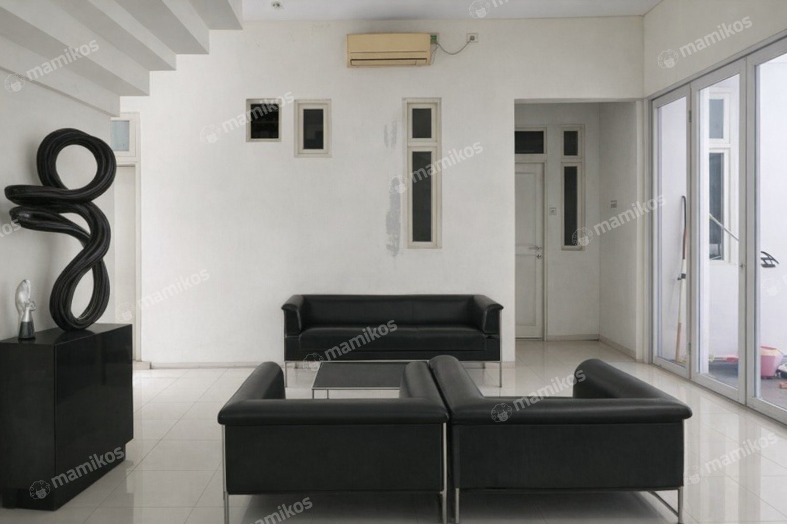 Rumah Sertifikat SHM 11 Kamar Tidur 11 Kamar Mandi Senopati Jakarta Selatan