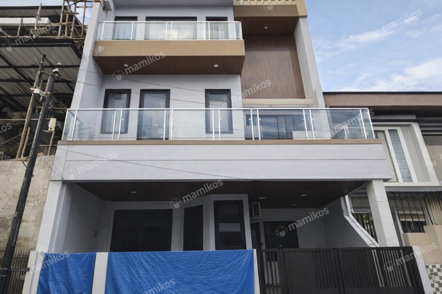 Rumah Sertifikat SHM 5 Kamar Tidur 4 Kamar Mandi Puri Indah Jakarta Barat