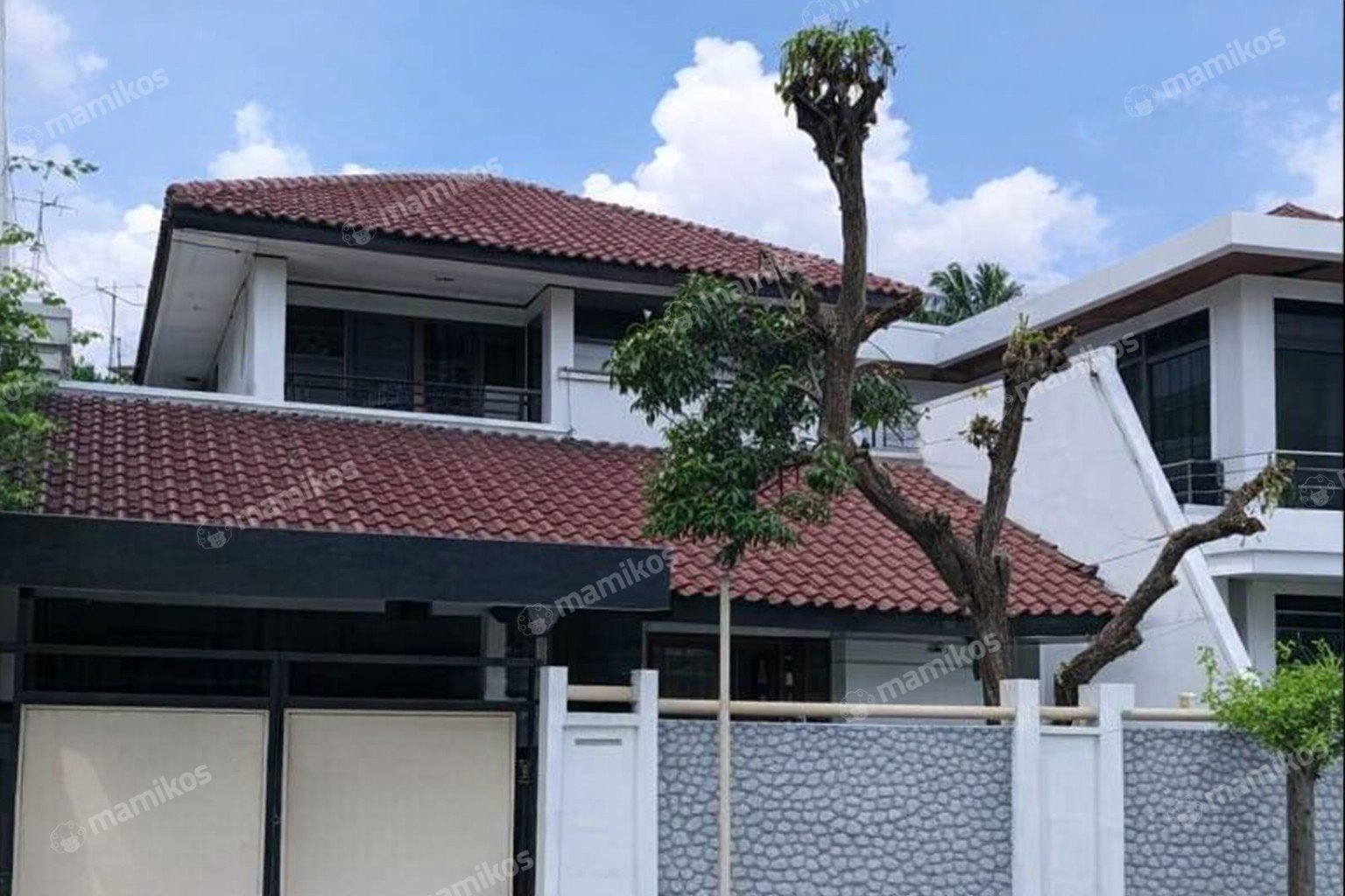 Rumah Sertifikat SHM 4 Kamar Mandi 2 Lantai Intercon Jakarta Barat