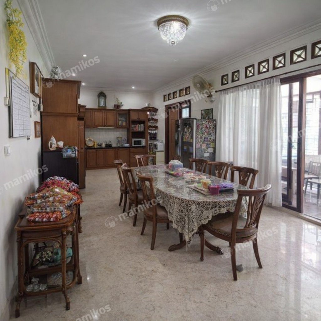 Rumah 12 Kamar Tidur 8 Kamar Mandi 3 Lantai Joglo Jakarta Barat - Photo 2