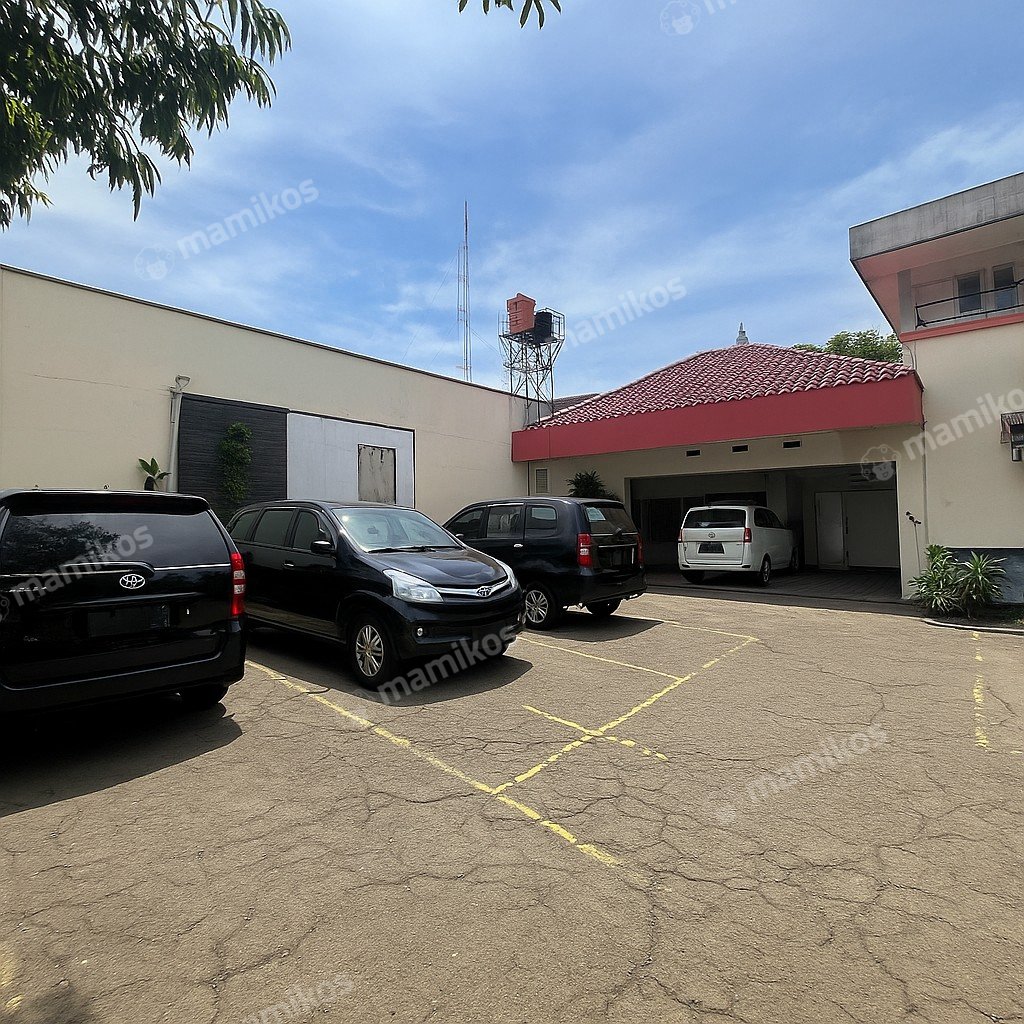 Rumah 12 Kamar Tidur 8 Kamar Mandi 3 Lantai Joglo Jakarta Barat - Photo 3