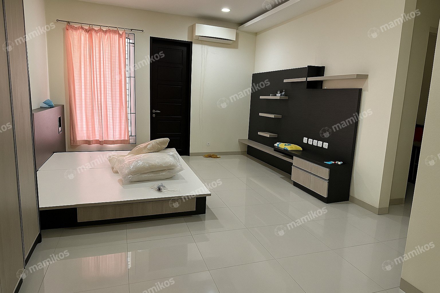 Rumah Sertifikat SHM 4 Kamar Tidur 3 Kamar Mandi Taman Palem Jakarta Barat