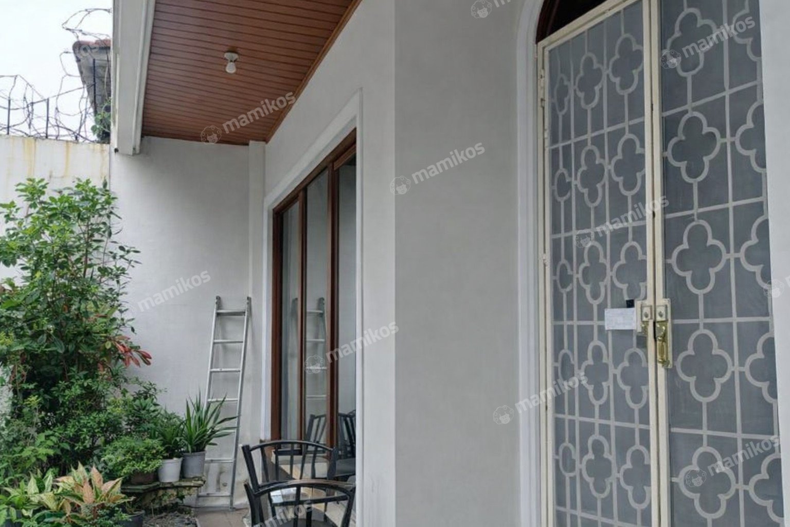 Rumah Sertifikat SHM 13 Kamar Tidur 13 Kamar Mandi Kebayoran Baru Jakarta Selatan