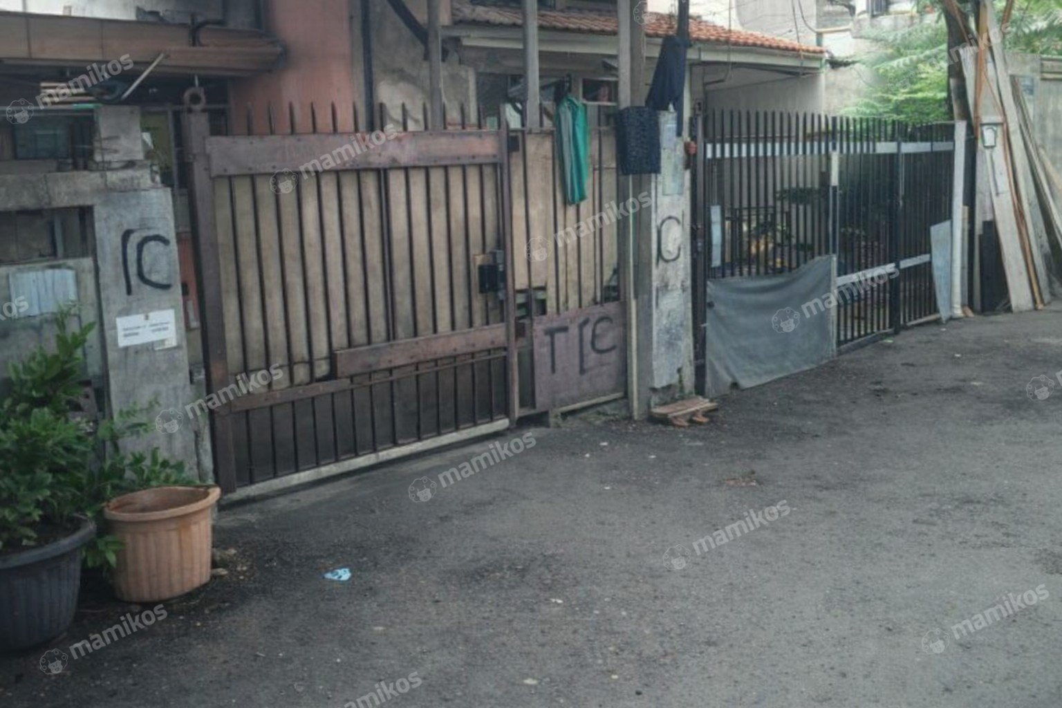 Rumah Sertifikat SHM 4 Kamar Tidur 2 Kamar Mandi Jembatan Dua Jakarta Barat